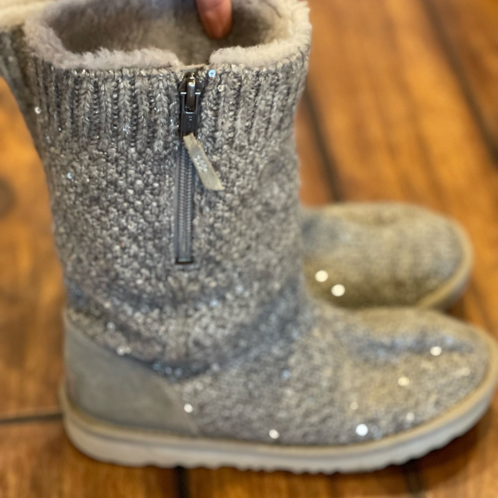 Girls Ugg boots size 4